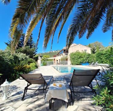 Rez de Villa Terrasse Piscine Parking privé