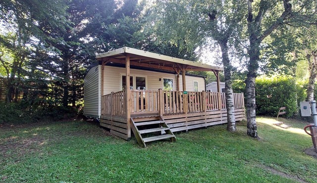 Riviera Suite Mobile Home with Mountain View, Wi-Fi, and Air Conditioning