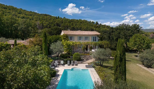 Romantic Villa Set in Olive Grove with Pool, WiFi and AC in St Saturnin Les Apt