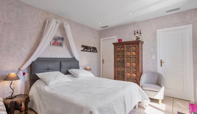 Room 'Le Petit Ramsès - Elephants' with Shared Pool, Wi-Fi and Air Conditioning