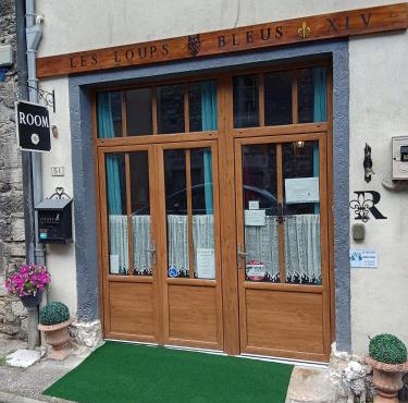 Room - Les loups bleus in Rossillon