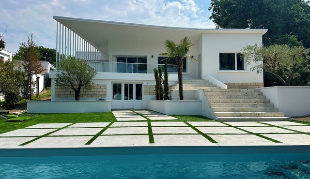 ROYAN PONTAILLAC UPSCALE VILLA "LES PINS" 2/4/6 PERSONS WITH POOL in Royan