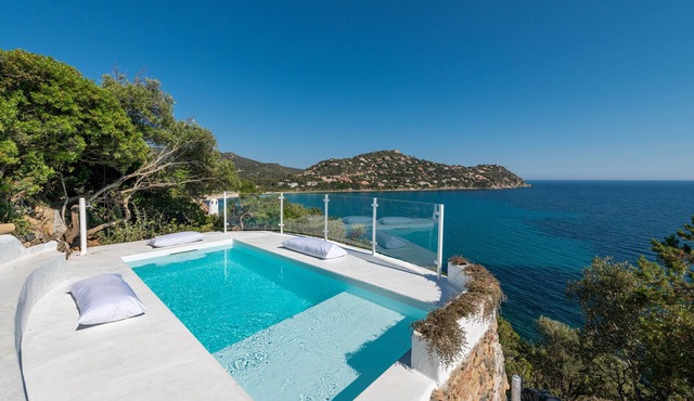 Seafront Villa "Bianca" in Torre delle Stelle, heated pool, A/C, Wi-Fi, parking in Maracalogonis