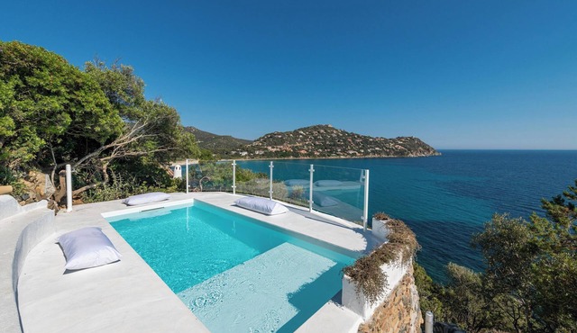 Seafront Villa "Bianca" in Torre delle Stelle, heated pool, A/C, Wi-Fi, parking in Maracalogonis