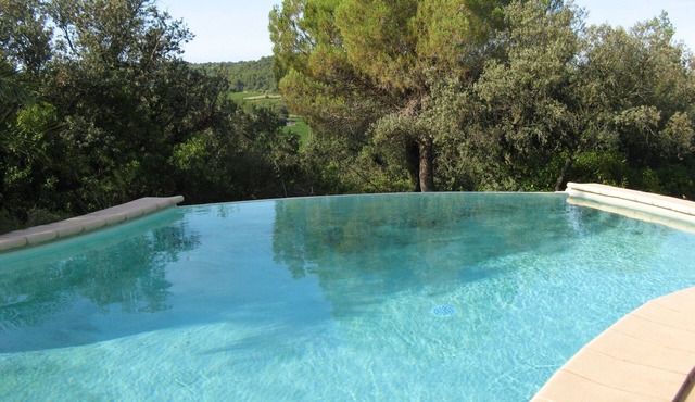 Semi-detached house with swimming pool in the countryside, ideal for the whole family