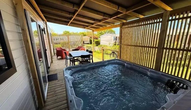 SERENITE Collection - 3-bedroom, 2-bathroom mobile home with private spa, sleeps 6 in ST MOLF