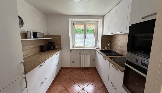 Spacious 4-Room Apartment for 8 with Balcony & Fireplace, 300m from Slopes