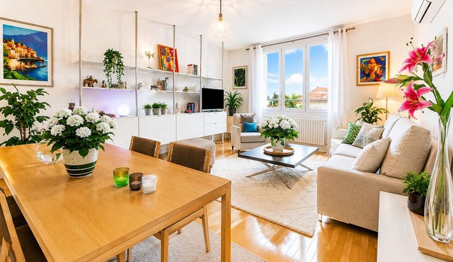 Spacious 95m² w/AC & Private Parking – 2BR, Comfort Stay 4 Guests in Dijon
