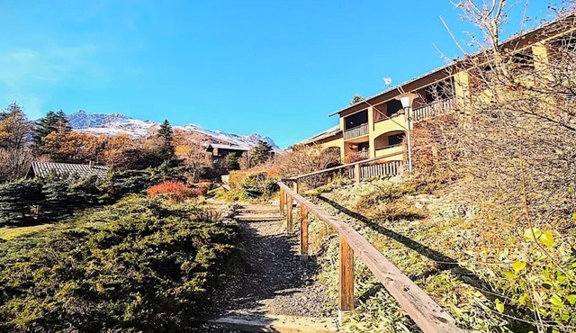 Spacious, sunny 2-bedroom apartment with a balcony, sleeps 6