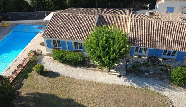 Spacious villa with pool & all comforts, at the foot of Mont Bouquet, near Uzes in Seynes
