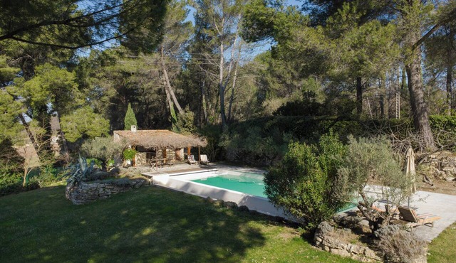 Stone house with Sainte-Victoire view