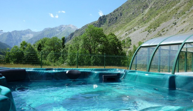 Studio 2 people 33 m2, large south balcony, magnificent mountain view, swimming pool
