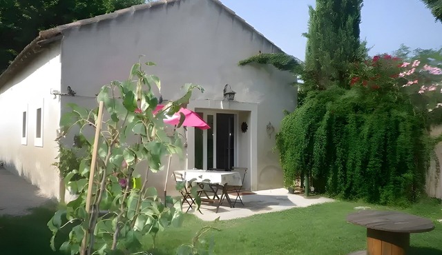 Studio Apartment 'Chez Delph' with Private Terrace, Private Garden and Air Conditioning