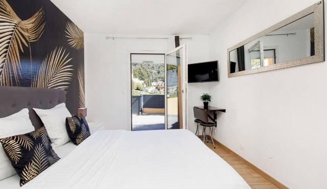 Studio au calme, avec terrasse et parking à Eze village in Éze