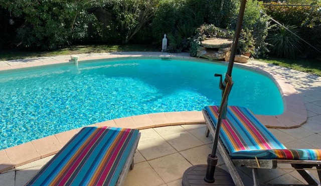 Studio bord de piscine in Sérignan-du-Comtat