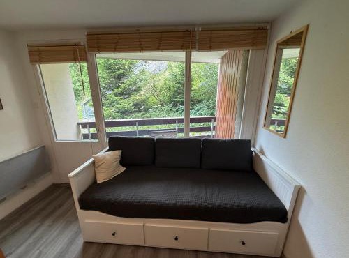 Studio cabine avec balcon et équipements pratiques - FR-1-557-54 in Les Adrets