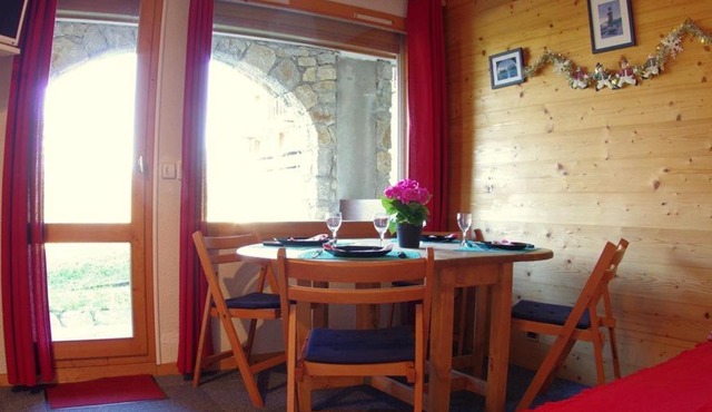 Studio cabine chaleureux avec terrasse, proche pistes - 4 pers, animaux OK, parking en option - FR-1-291-772 in Valmorel