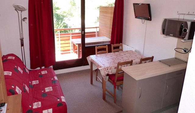 Studio Enchastrayes, studio flat, 4 persons in Enchastrayes