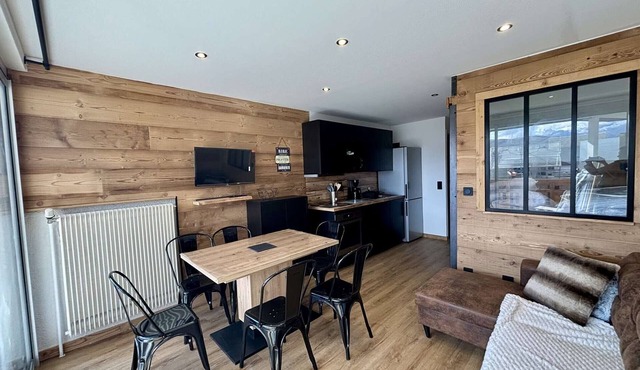 Studio for 6 in L'Alpe d'Huez, near slopes, ski locker