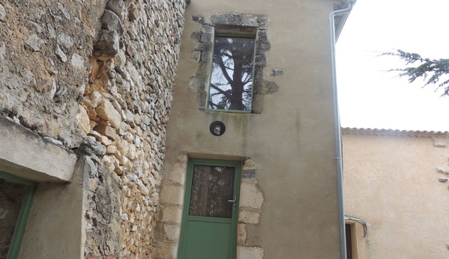 Studio in Rustrel Fully equipped, self-contained living room. in Rustrel