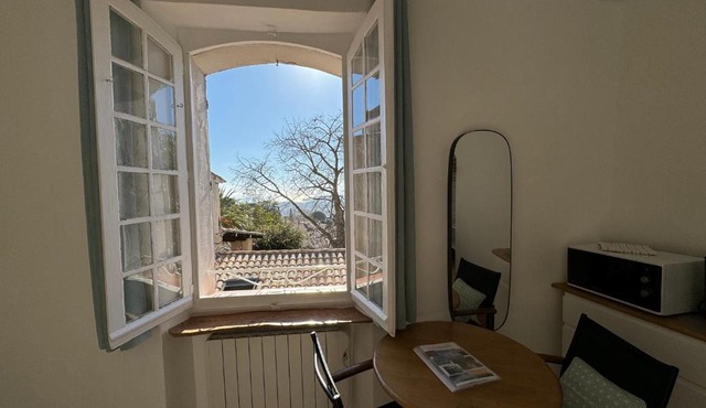 Studio Liège, vue mer au village de Bormes les Mimosas