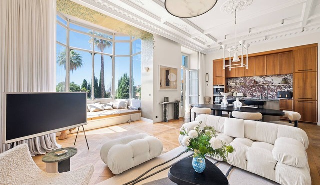 Stunning 3-bedroom apartment with high-end amenities in Nice