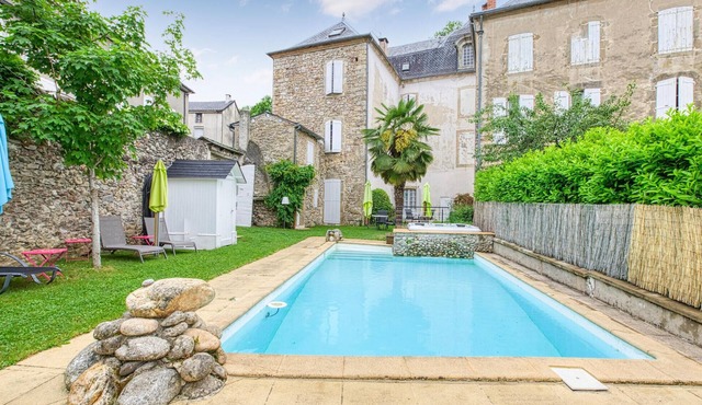 Stunning apartment in Saint Jean du Bruel