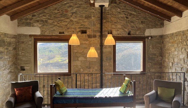 Stunning Barn Conversion With Shared Pool, Mountain and River Views in Toano