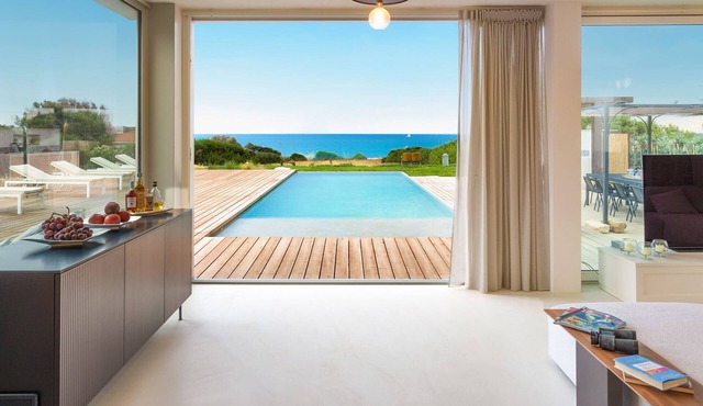 Stunning beachfront villa with pool and direct access to the sea in Sampieri - DiCasaInSicilia in Sampieri