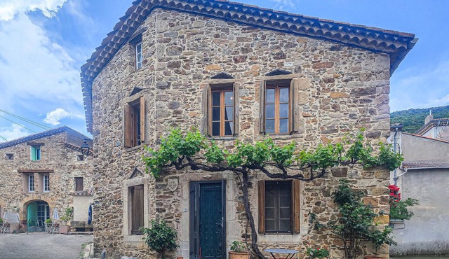 Stunning home in Cessenon sur Orb in Cessenon sur Orb