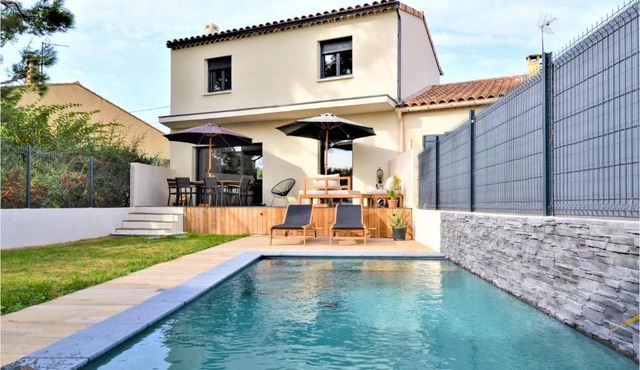 Stunning Home In Montfavet