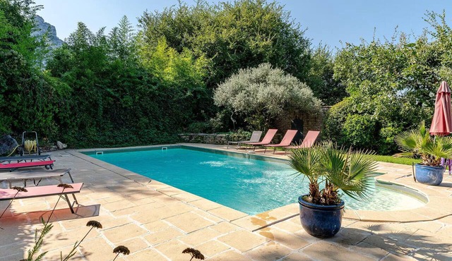 Stunning home in Robion