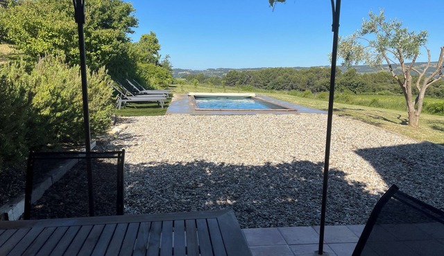 Stunning house with a view, private pool, air conditioning, and Wi-Fi in the historic town of Vaison-la-Romaine⭐️⭐️⭐️