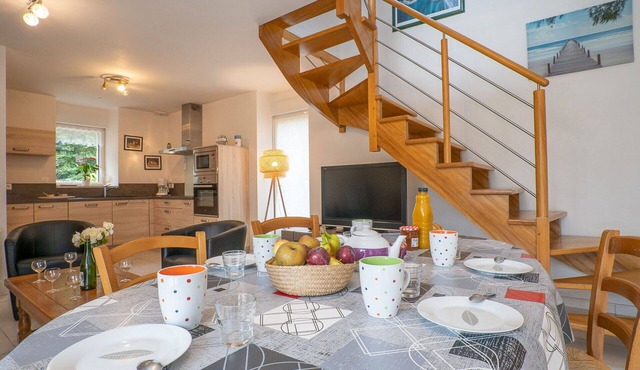 Stunning private villa for 6 people with WIFI, TV, terrace and pets allowed in Plouzélambre
