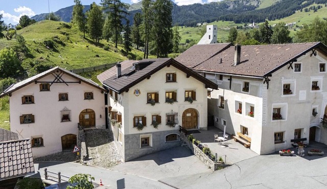 Suot Chastè Tarasp - Authentic Engadine house with 6.5 rooms at the foot of Tarasp Castle in Tarasp