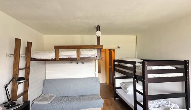 SUPERDEVOLUY Studio sleeps 4 to 6, 26 m2 with balcony at the foot of the slopes