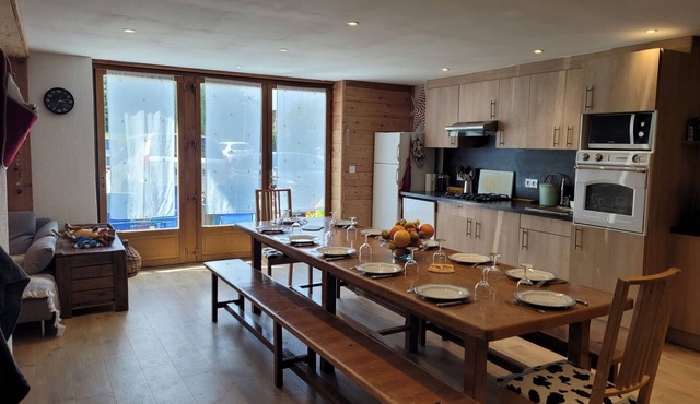 T5 -10 people - at the foot of the slopes