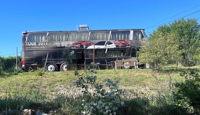 The bus under the stars in Saint-Hippolyte-du-Fort