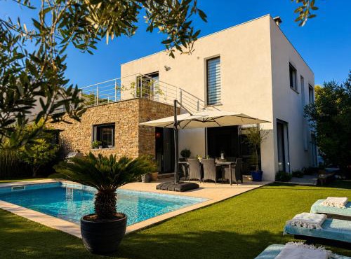 The Cube - Contemporary Family Villa with Pool & Garden in Valbonne
