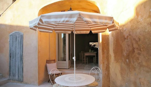 The Music Room – a lovely 2 pers. studio in Lourmarin village with terrace