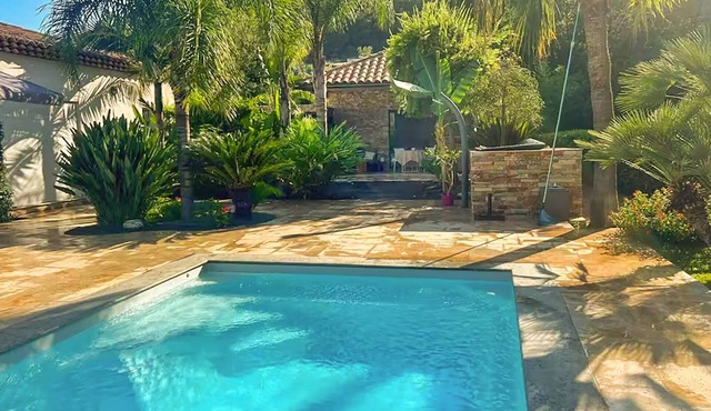 Très beau gîte piscine - spa