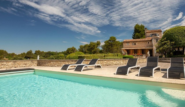 Traditional stone house with pool and garden between Lacoste and Menerbes