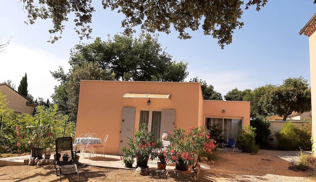Under the Chêne Vert/Ideal for cyclists and hikers/Free private parking