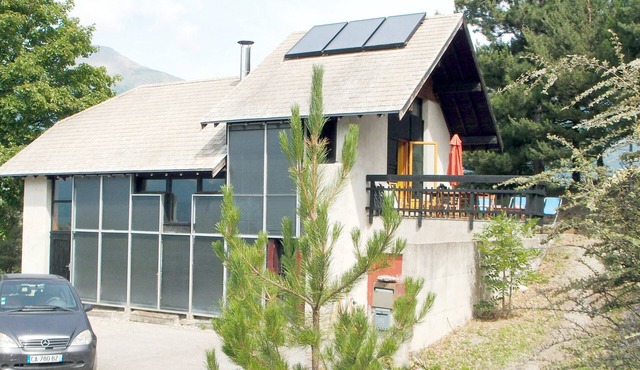 Vacation home "Embrun 7 Pièces, 12 couchages" with mountain and lake views, private pool in Saint-André-d'Embrun