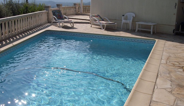 Vacation home in the south of France with heated private pool
