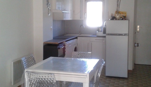 Valras-Plage, 2-bedroom vacation rental in a quiet neighborhood 300 meters from the beach in Valras-Plage