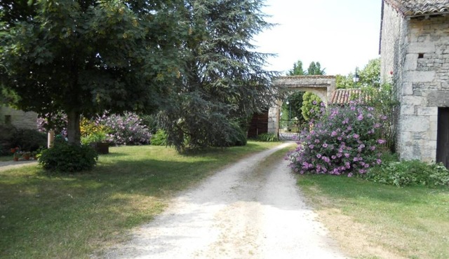 VERY QUIET GITE, 35 min from FUTUROSCOPE—PROMO from SEPT. 14th to OCT. 15th in Champagné-le-Sec