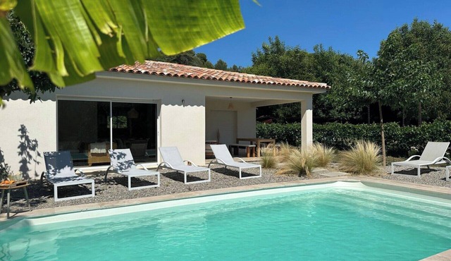 Villa 8 Guests · Pool · Large Enclosed Garden · Terrace · Peaceful Provence
