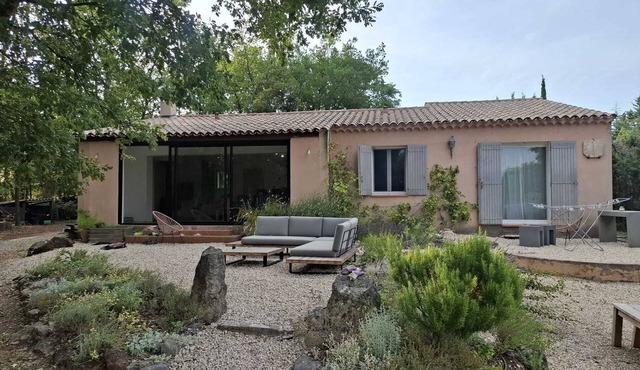 Villa at the foot of Roussillon with private pool