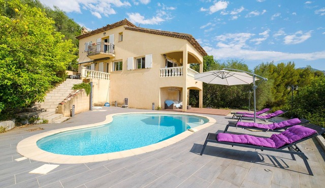 Villa 'Chez Dominique' with Sea View, Private Pool and Wi-Fi